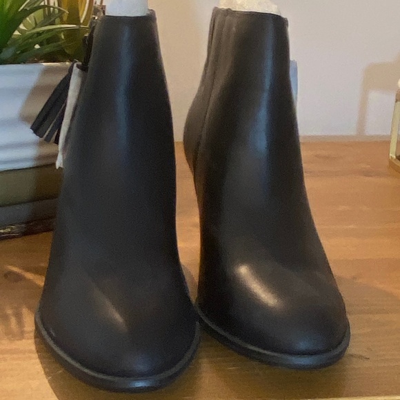 BRAND NEW Never Worn Vionic Madeline Black Leather Boots - Size 11 - Picture 2 of 16